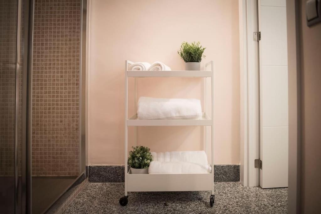 Apartamento En Centro Historico Con Patio Romano San Lorenzo de El Escorial Bagian luar foto