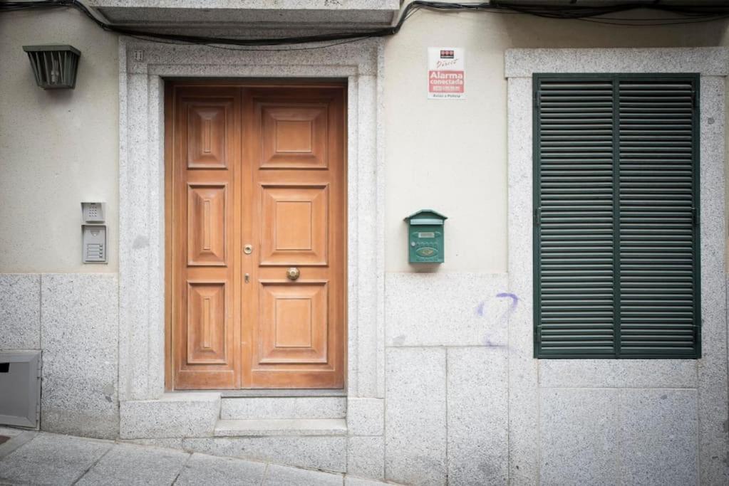 Apartamento En Centro Historico Con Patio Romano San Lorenzo de El Escorial Bagian luar foto